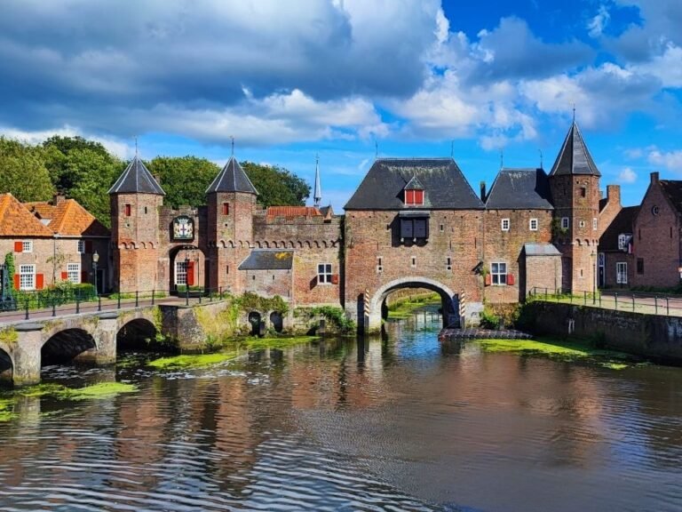 amersfoort-scavenger-hunt-passing-koppelpoort