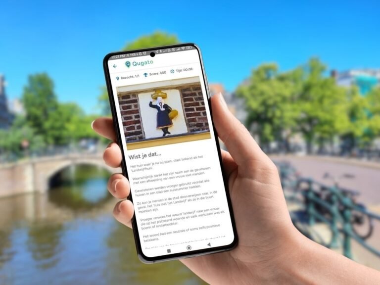 amsterdam-city-detective-players-using-the-Qugato-app-spui