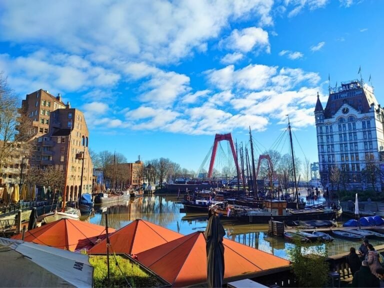 city-detective-rotterdam-iconic-shot-of-canal-reflections