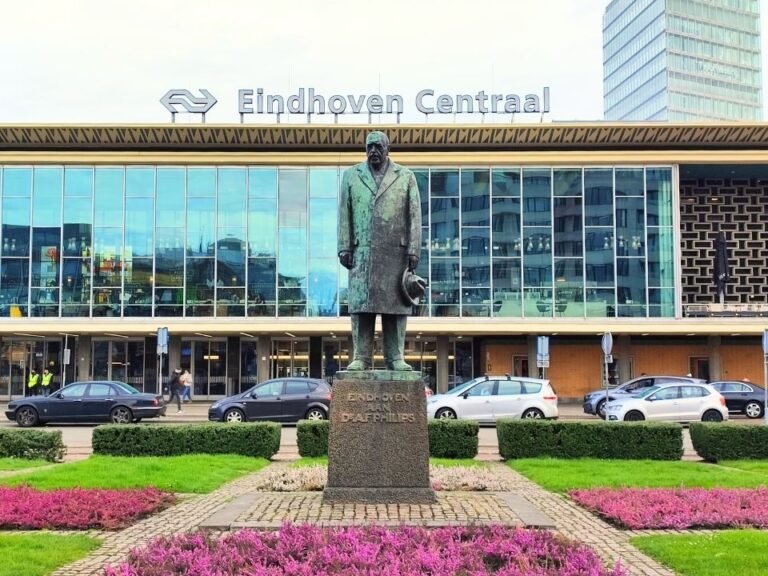 city-detective-view-of-sation-eindhoven-centraal