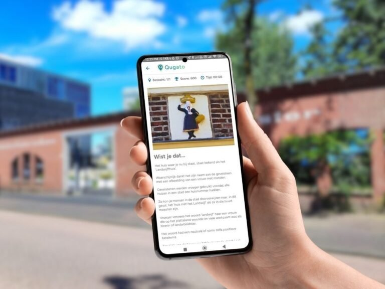 eindhoven-city-detective-players-using-the-Qugato-app-dommelstraat