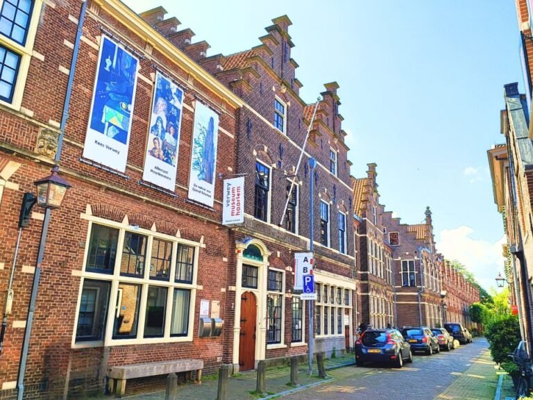 outdoor-detective-tour-haarlem-street-view-of-verwey-museum