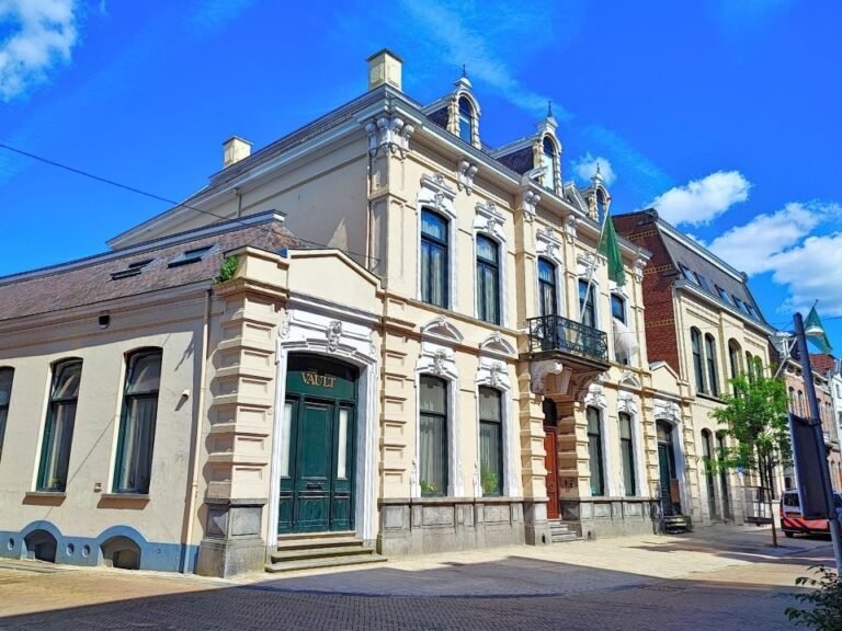 outdoor-detective-tour-tilburg-street-view-stationstraat