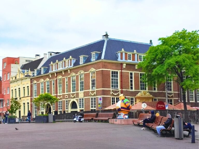 outdoor-detective-tour-utrecht-street-view-of-boterwaag