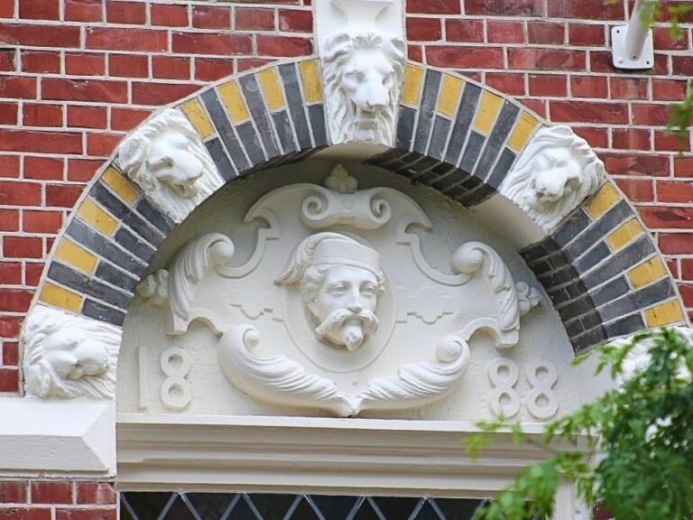 self-guided-city-game-close-up-of-historical-building