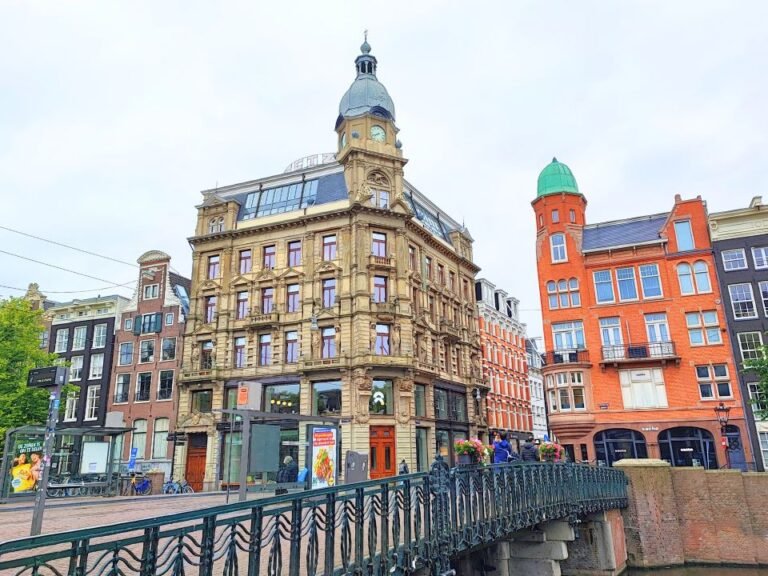 self-guided-city-game-close-up-of-kalverstraat