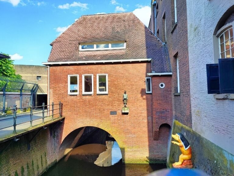 self-guided-city-game-close-up-sint-josephstraat