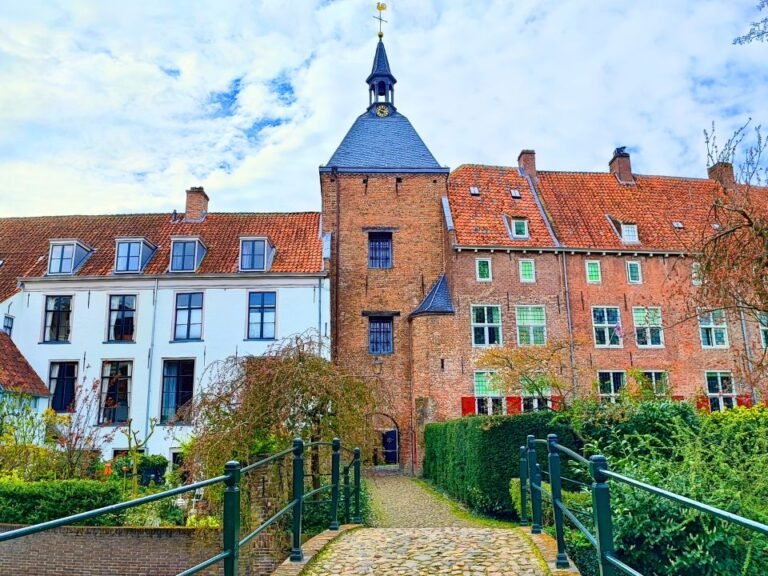 self-guided-city-game-early-morning-light-at-dieventoren