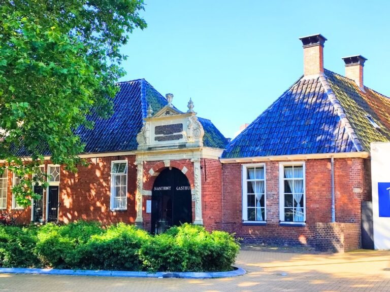 self-guided-city-game-early-morning-light-at-sint-anthony-gasthuis