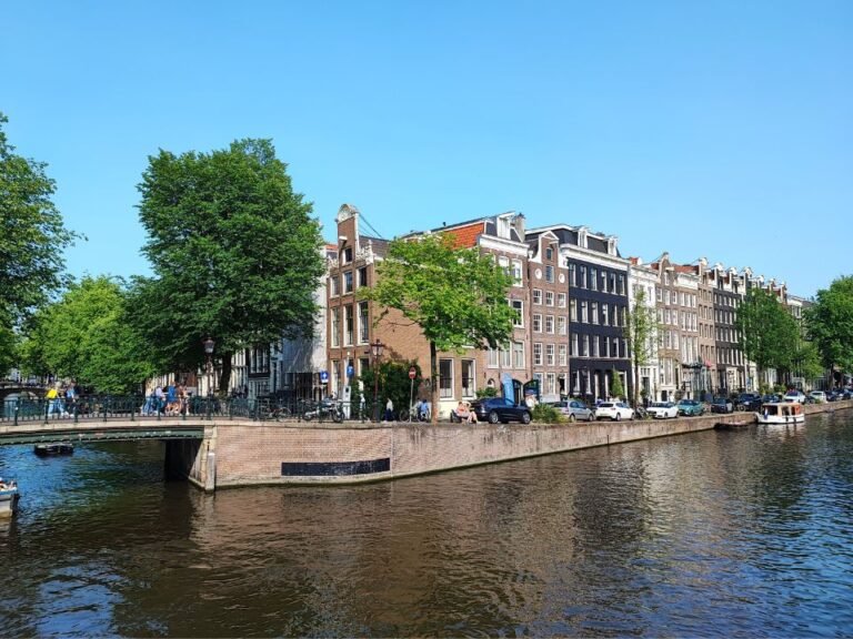 self-guided-city-game-hidden-perspective-of-de-amstel