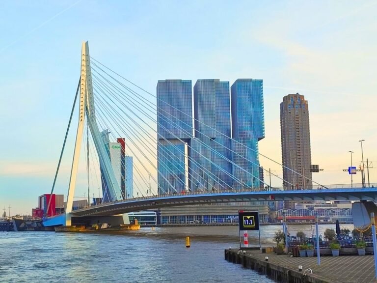 urban-exploration-game-rotterdam-view-of-erasmus-bridge