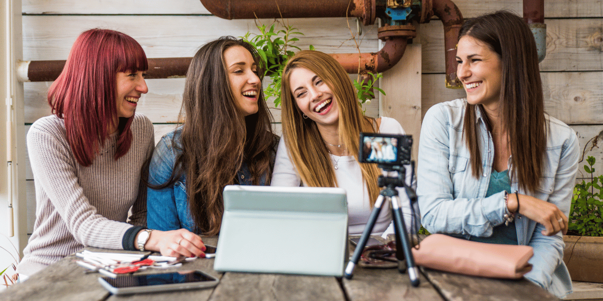 Affiliate partners writing a blog and create a vlog about Qugato