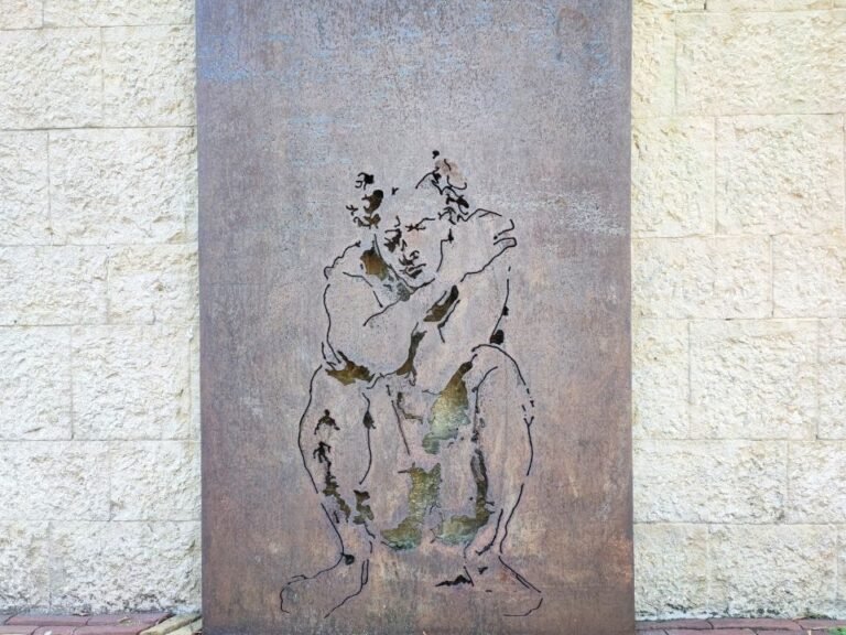 assen-scavenger-hunt-hidden-cat-and-mouse-statue