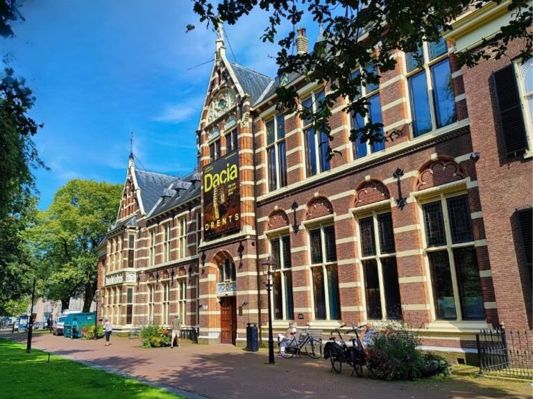 city-detective-view-of-sation-assen-centraal