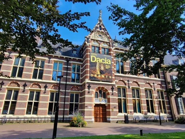 outdoor-detective-tour-assen-street-view-of-bridge