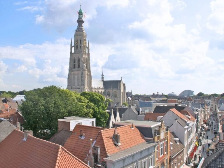 outdoor-detective-tour-breda-view-of-grote-kerk