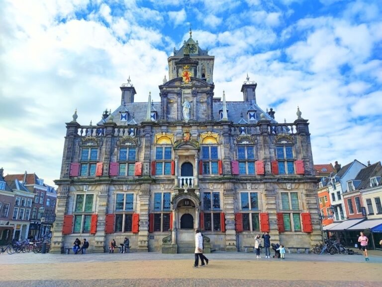 self-guided-city-game-delft-stadhuis