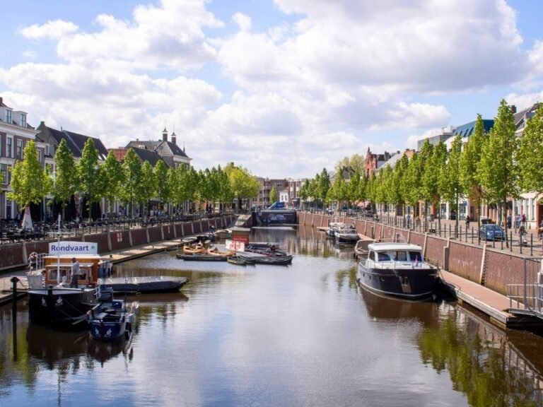 self-guided-city-game-early-morning-light-nieuwe-mark