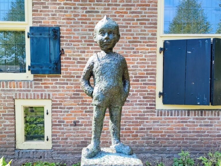 urban-exploration-game-assen-statue-at-catharinakerk
