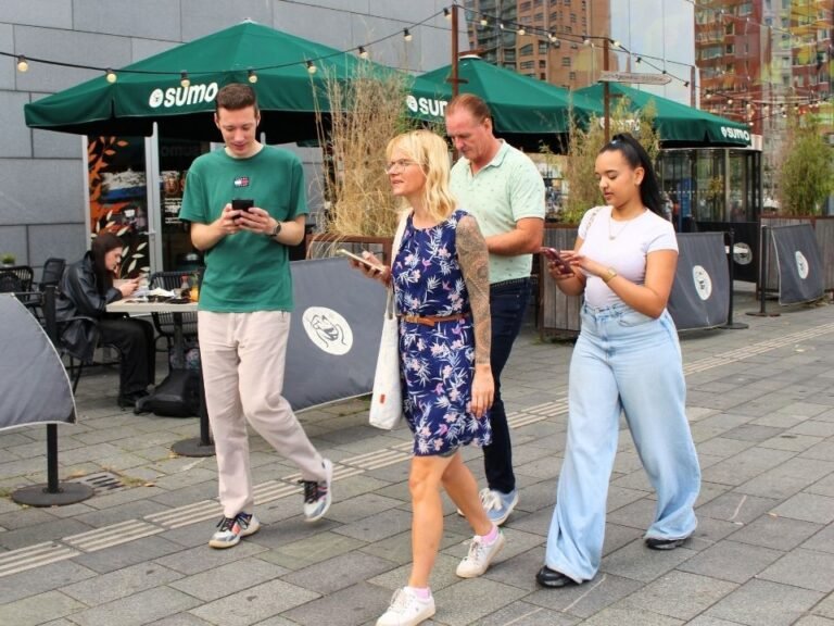 group-walking-city-route