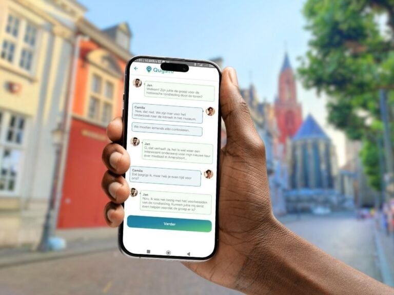 maastricht-city-detective-players-using-the-Qugato-app-dommelstraat