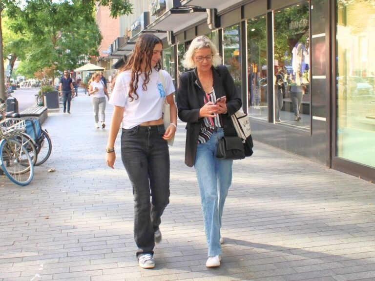 players-checking-map-direction