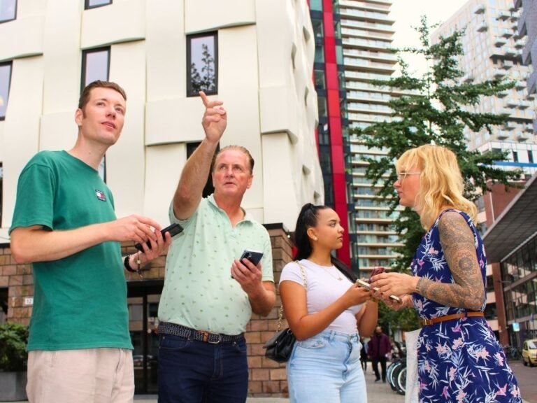 players-pointing-hidden-detail