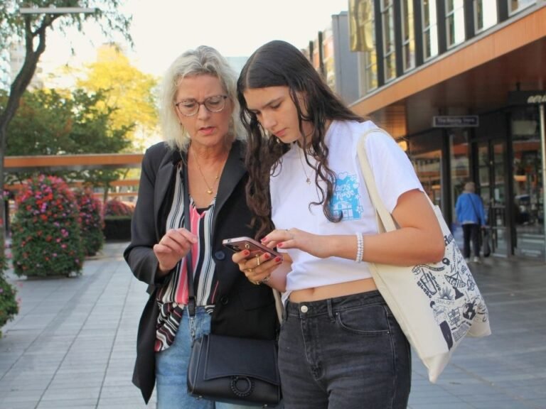 players-reading-long-clue