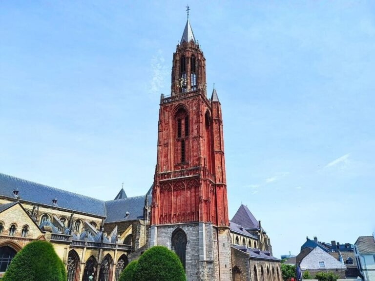 self-guided-city-game-Maastricht-Basiliek_van_Sint_Servaas